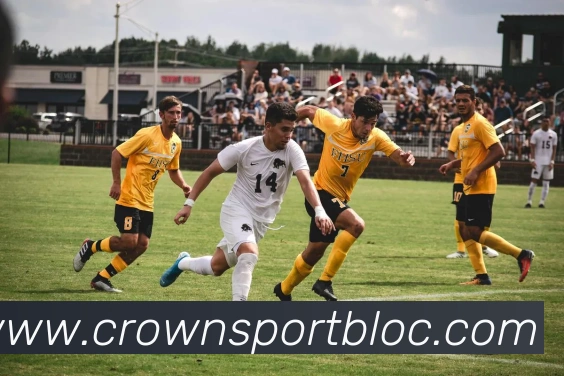 恩比德背打里夫斯巧妙转身却错失关键跳投遗憾未能得分