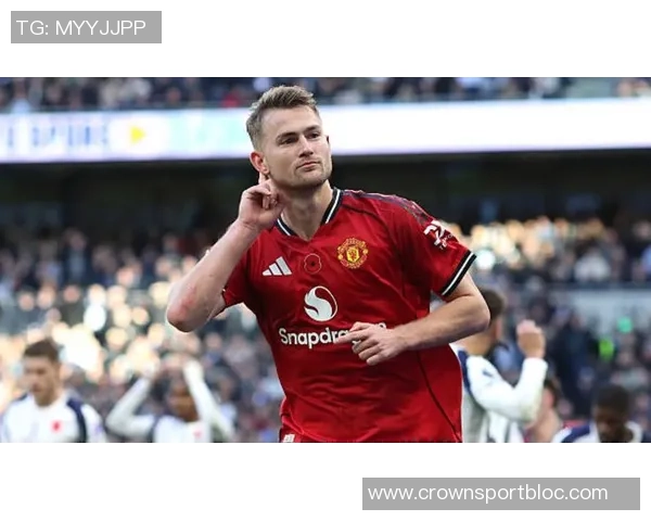 曼联10月最佳球员候选名单揭晓库尼亚姆伯莫拉门斯德里赫特争夺荣誉