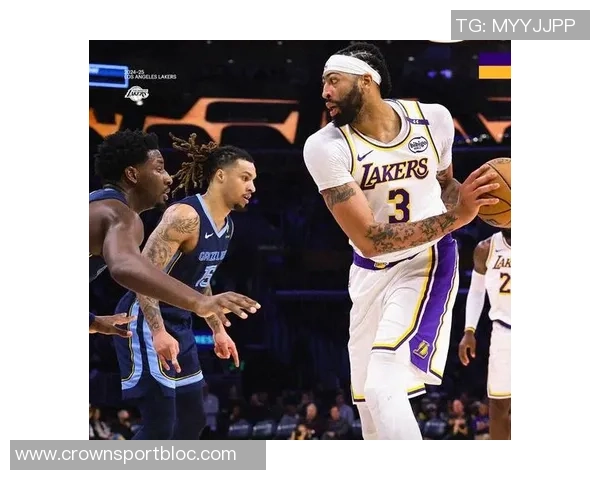 浓眉上半场表现亮眼13投5中贡献13分10篮板2助攻1盖帽助球队领先